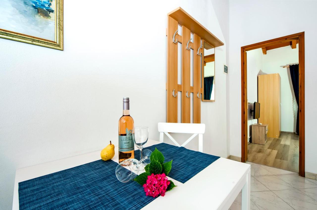Apartman Near Beach Pelagic Sea View 罗维尼 外观 照片