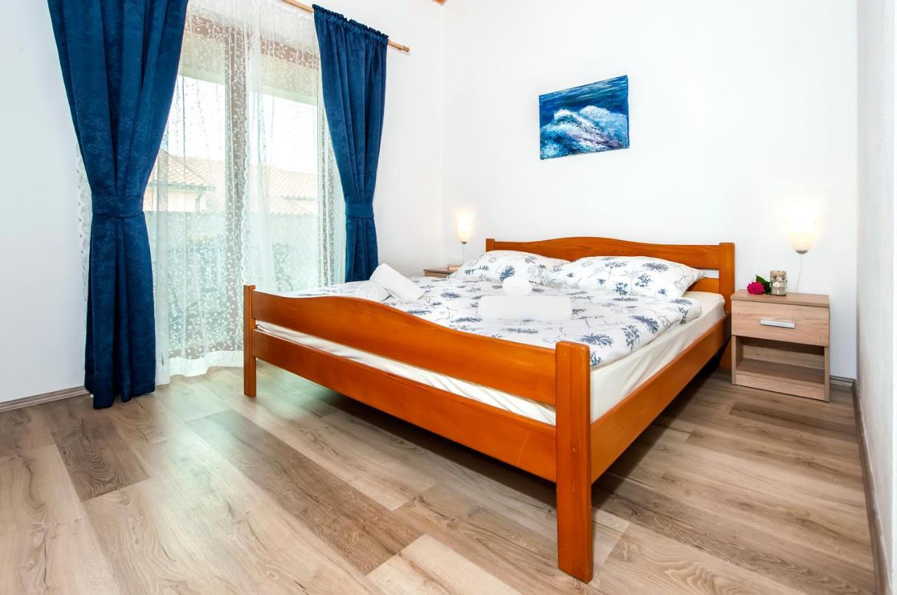 Apartman Near Beach Pelagic Sea View 罗维尼 外观 照片