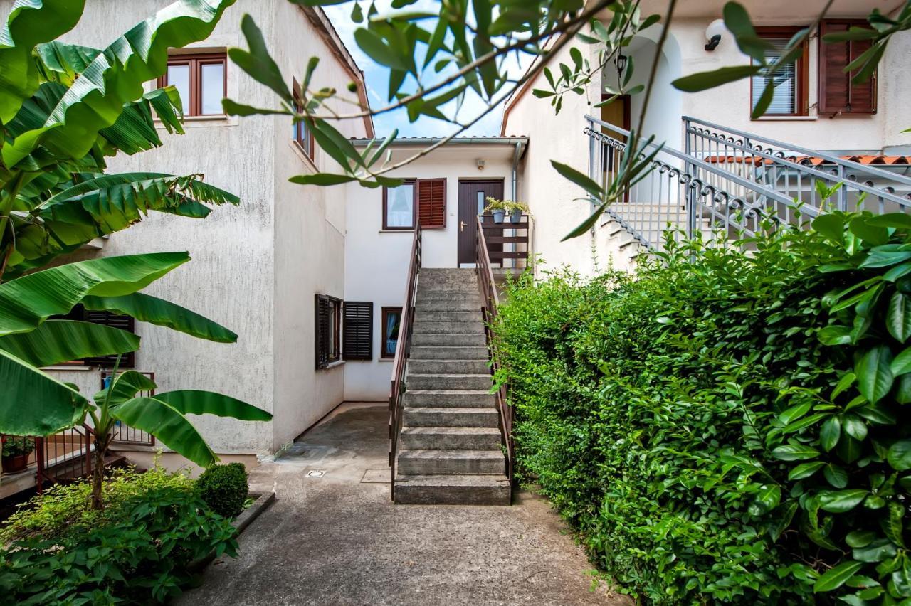 Apartman Near Beach Pelagic Sea View 罗维尼 外观 照片