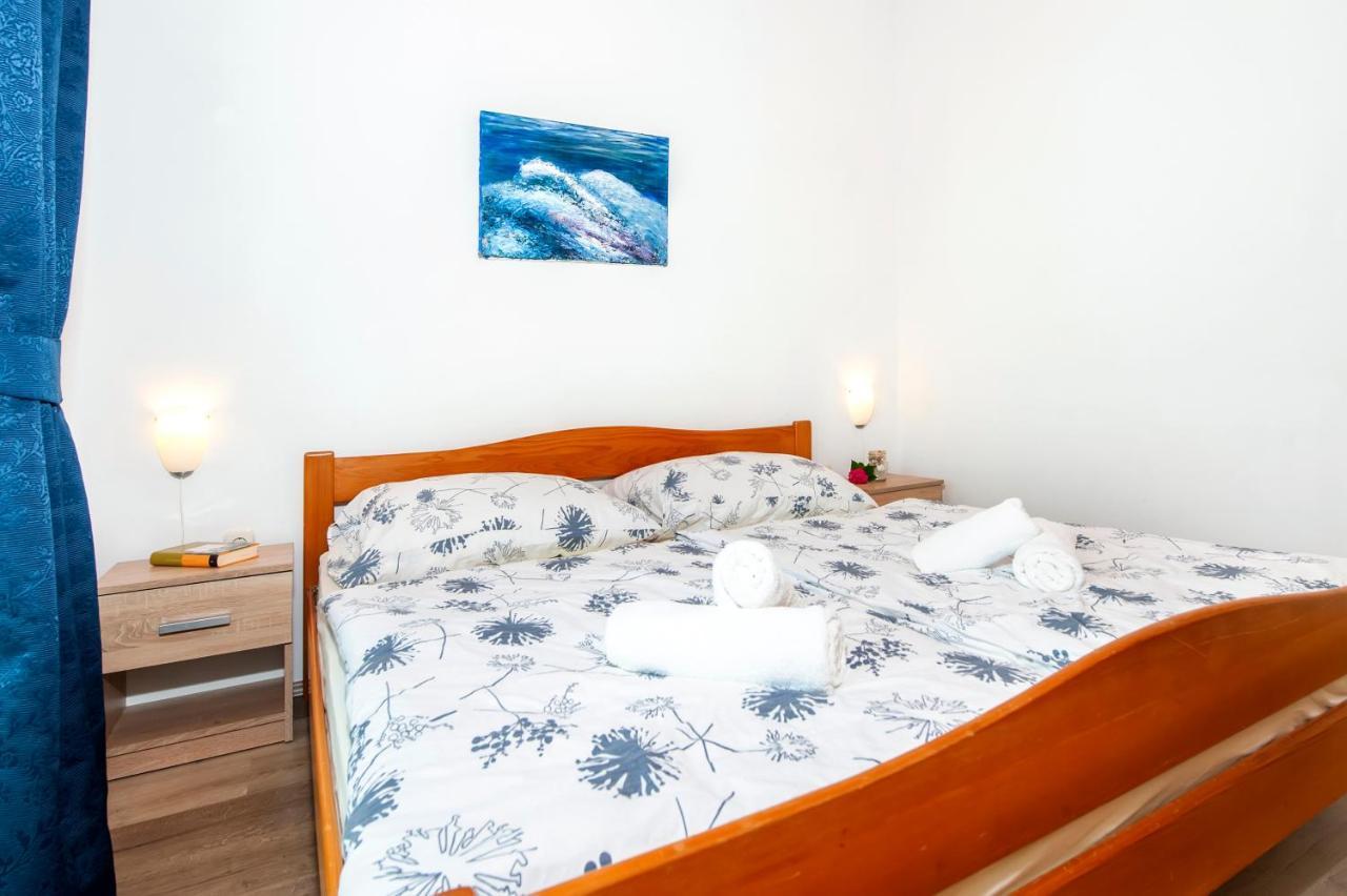 Apartman Near Beach Pelagic Sea View 罗维尼 外观 照片